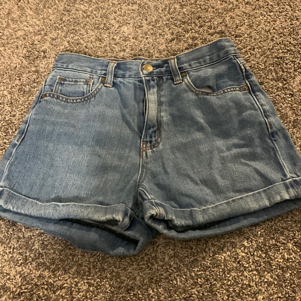 High waisted light wash jean shorts from American Eagle